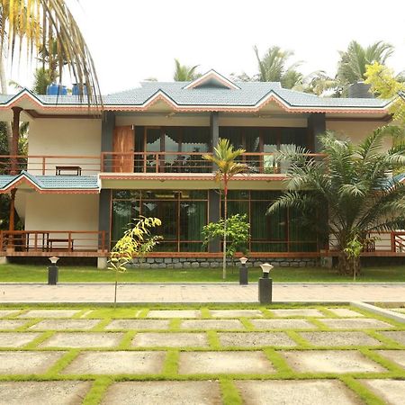 Lara Lake View Resort Thiruvananthapuram ภายนอก รูปภาพ