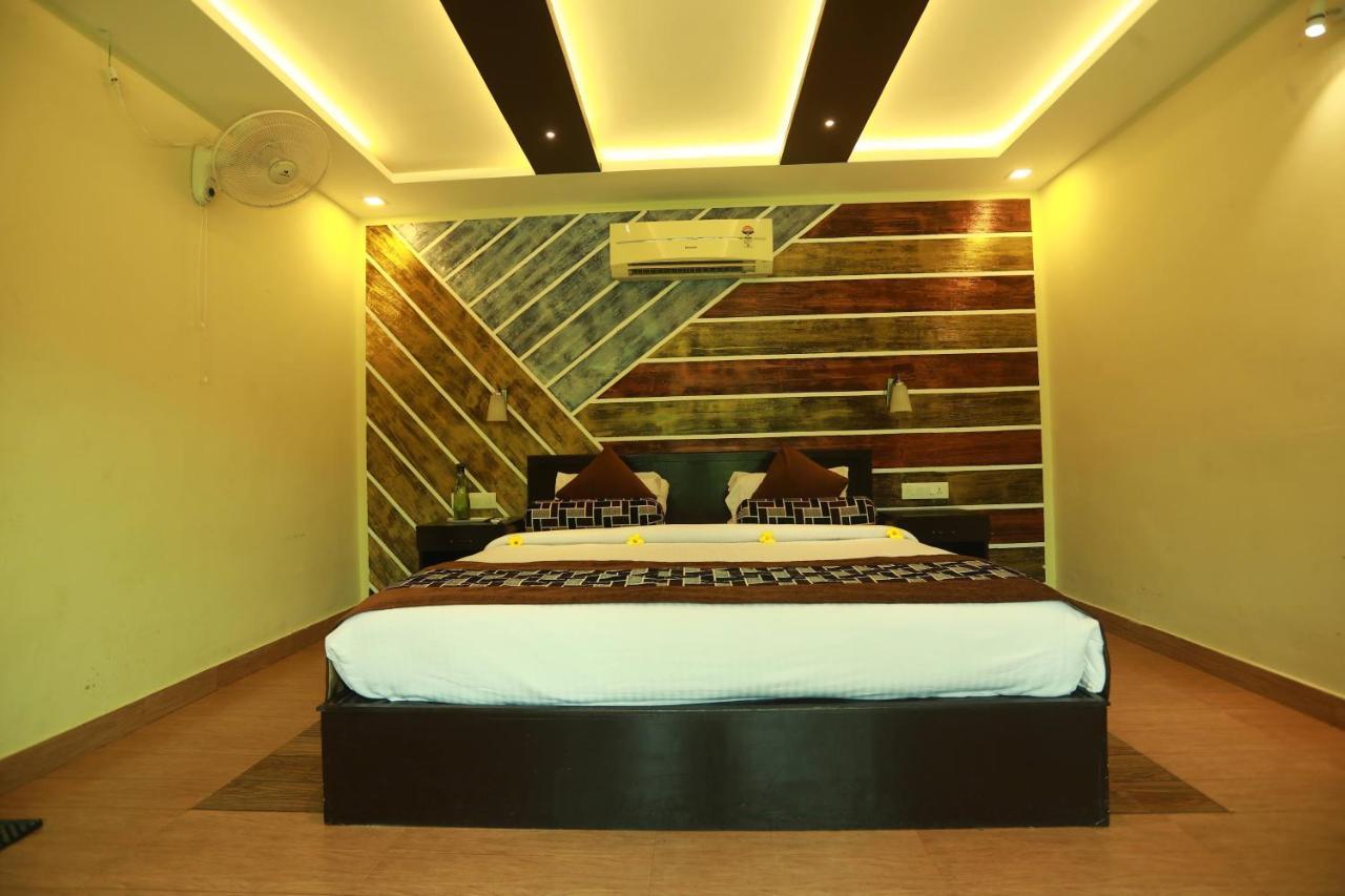 Lara Lake View Resort Thiruvananthapuram ภายนอก รูปภาพ