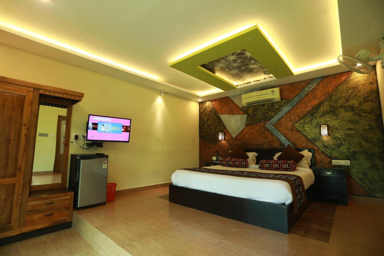 Lara Lake View Resort Thiruvananthapuram ภายนอก รูปภาพ