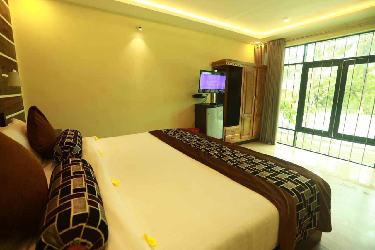 Lara Lake View Resort Thiruvananthapuram ภายนอก รูปภาพ