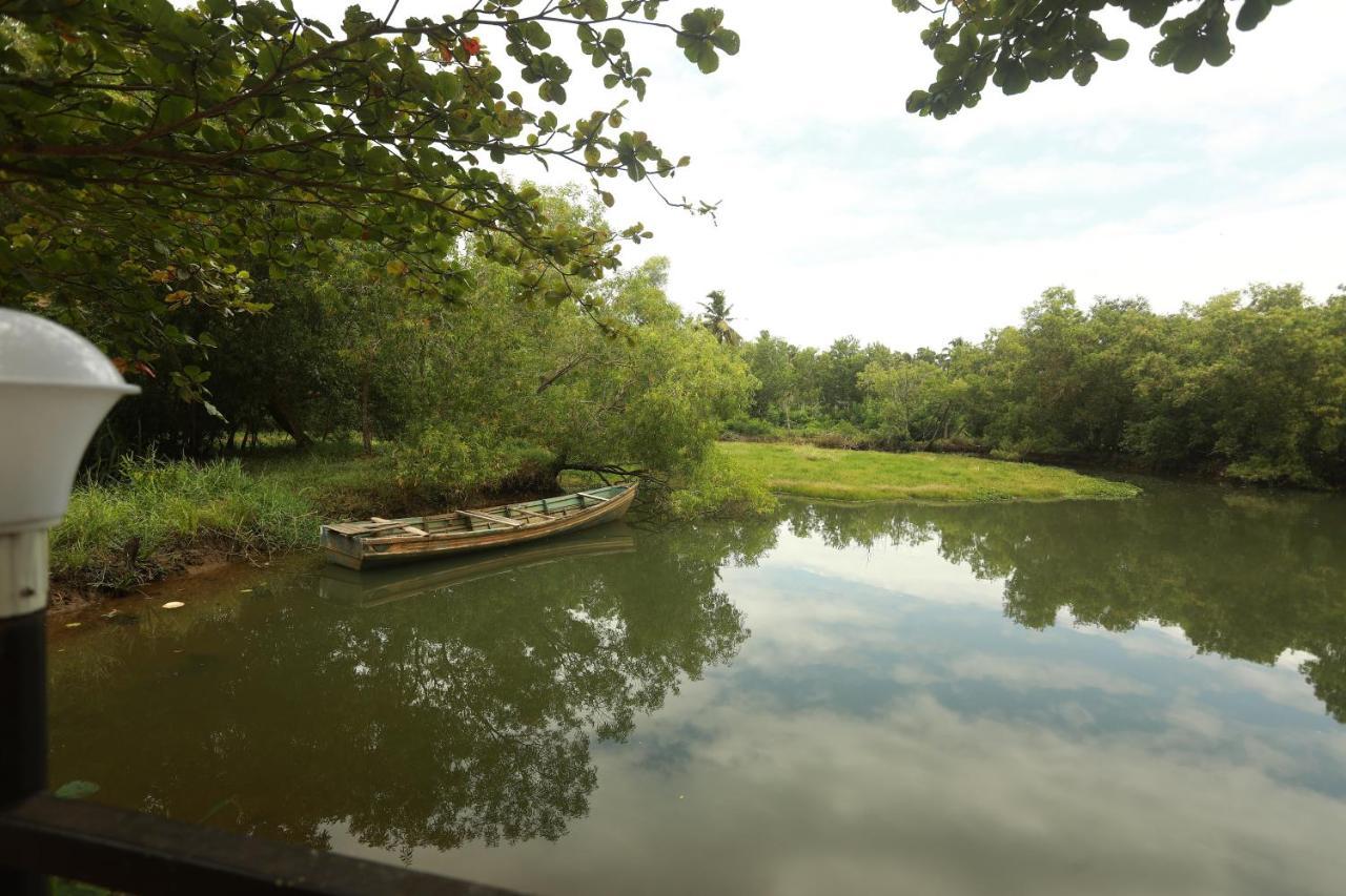 Lara Lake View Resort Thiruvananthapuram ภายนอก รูปภาพ