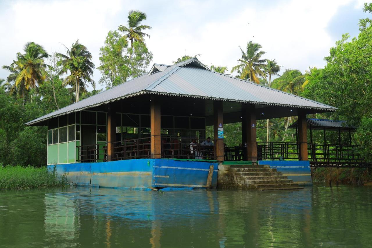 Lara Lake View Resort Thiruvananthapuram ภายนอก รูปภาพ
